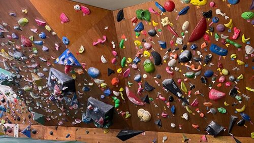 愛媛県のクライミング施設「クライミングスタジオ BRAVE（ブレイブ） 姫原店」